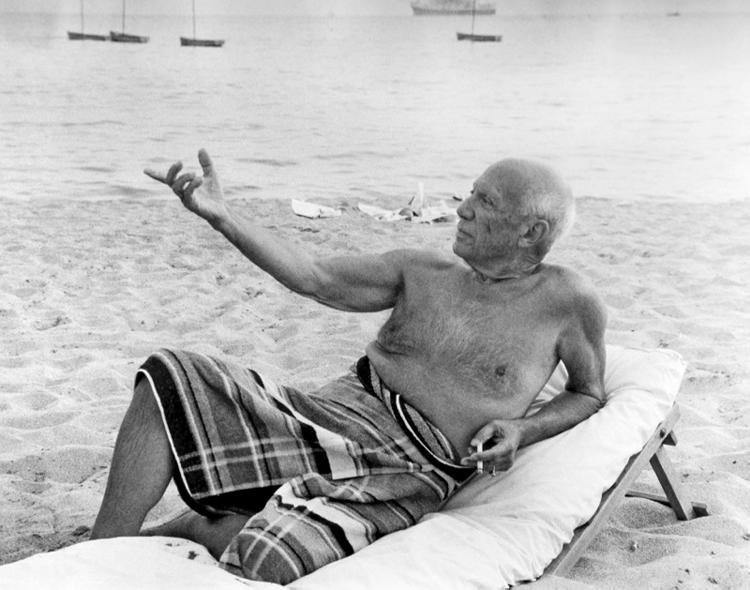 PICASSO-A-LA-PLAGE-CANNES-1965-by-LUCIEN-CLERGUE-1934-2014-c31545